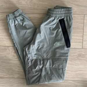 Nike Slim Cargo Joggers